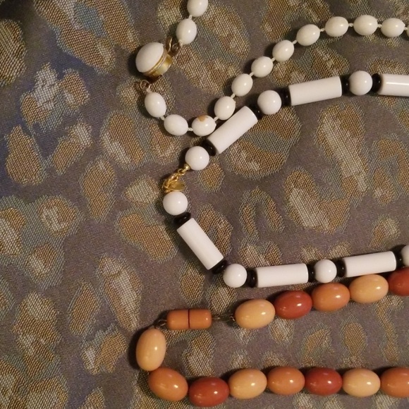 2/$25 8 Vintage Beaded Necklaces sold as is. - Picture 5 of 5